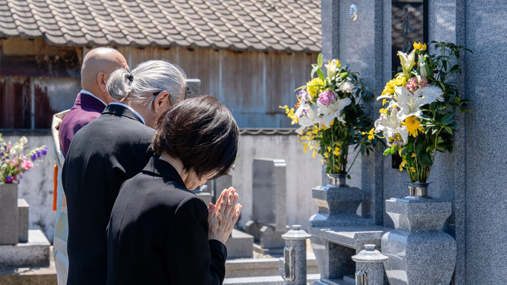 お墓参りに行ってはいけない日はある?避けたほうがよい日と理由を解説