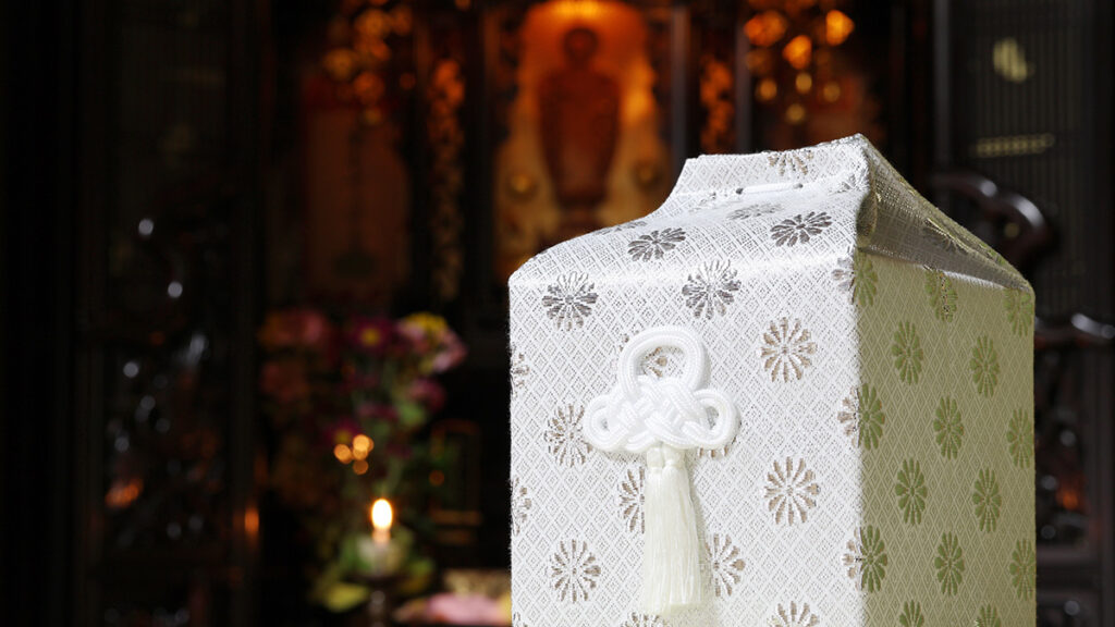 遺影の写真の選び方完全ガイド｜適した写真の条件・加工方法・準備のコツ