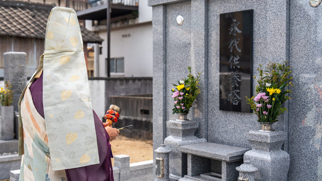 遺影を飾るのは良くない？飾り方のマナーと置き場所・処分方法を解説