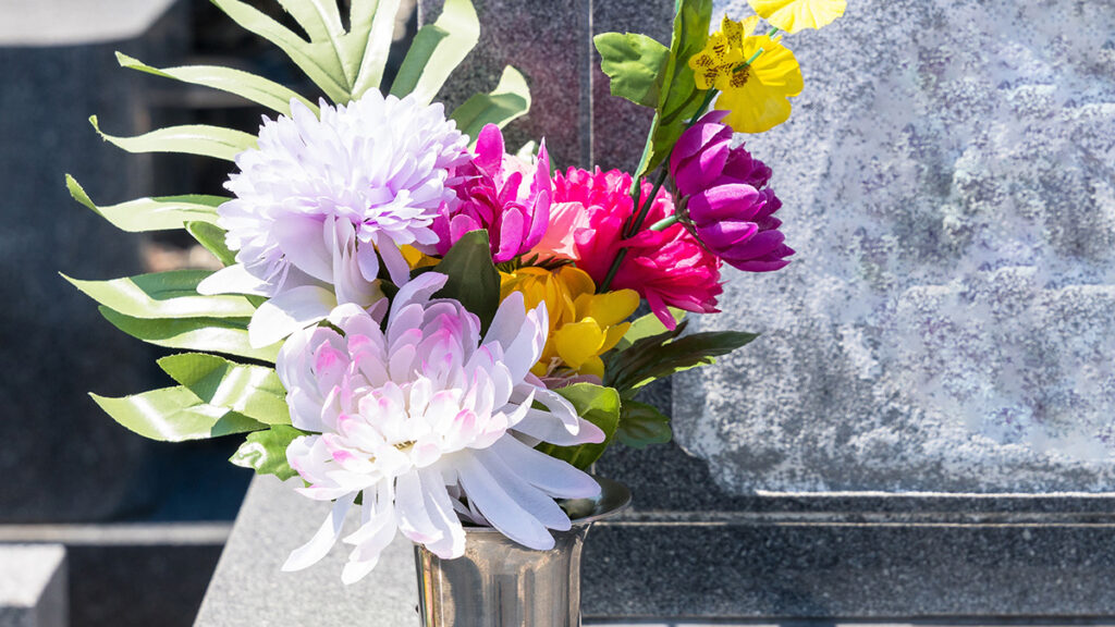 臨終から葬儀までの流れ｜家族がやるべき手順と手続きを時系列で紹介