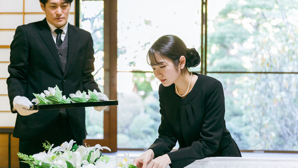 お通夜の流れ|準備・進行から参列マナー・服装・香典まで遺族向けに解説