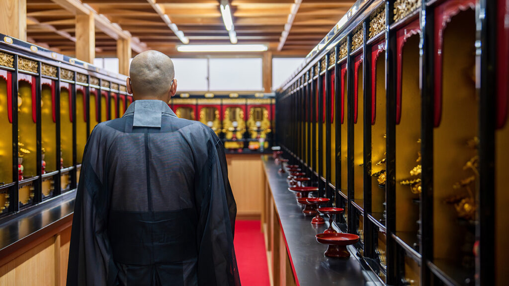 家族葬の費用相場は安い?内訳の平均と100万円以下に抑えるポイント